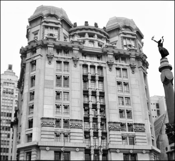 Antiga Bolsa de Mercadorias. Centro de São Paulo: Pátio do Colégio. Fotografia de Mônica Yamagawa. MOYARTE: www.moyarte.com.br.